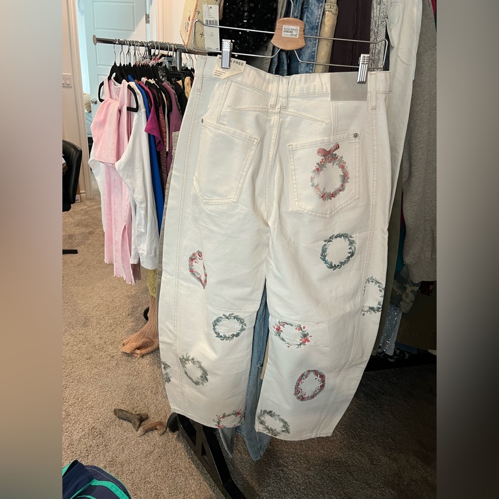 Free People We The Free Good Luck Printed Barrel
Jeans, Sz 26 NWT - Picture 7 of 8